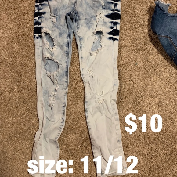 clothes - Picture 4 of 11